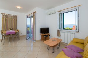 Apartment, 1 Bedroom, Balcony, Sea View (br. 7) | Living area | Flat-screen TV