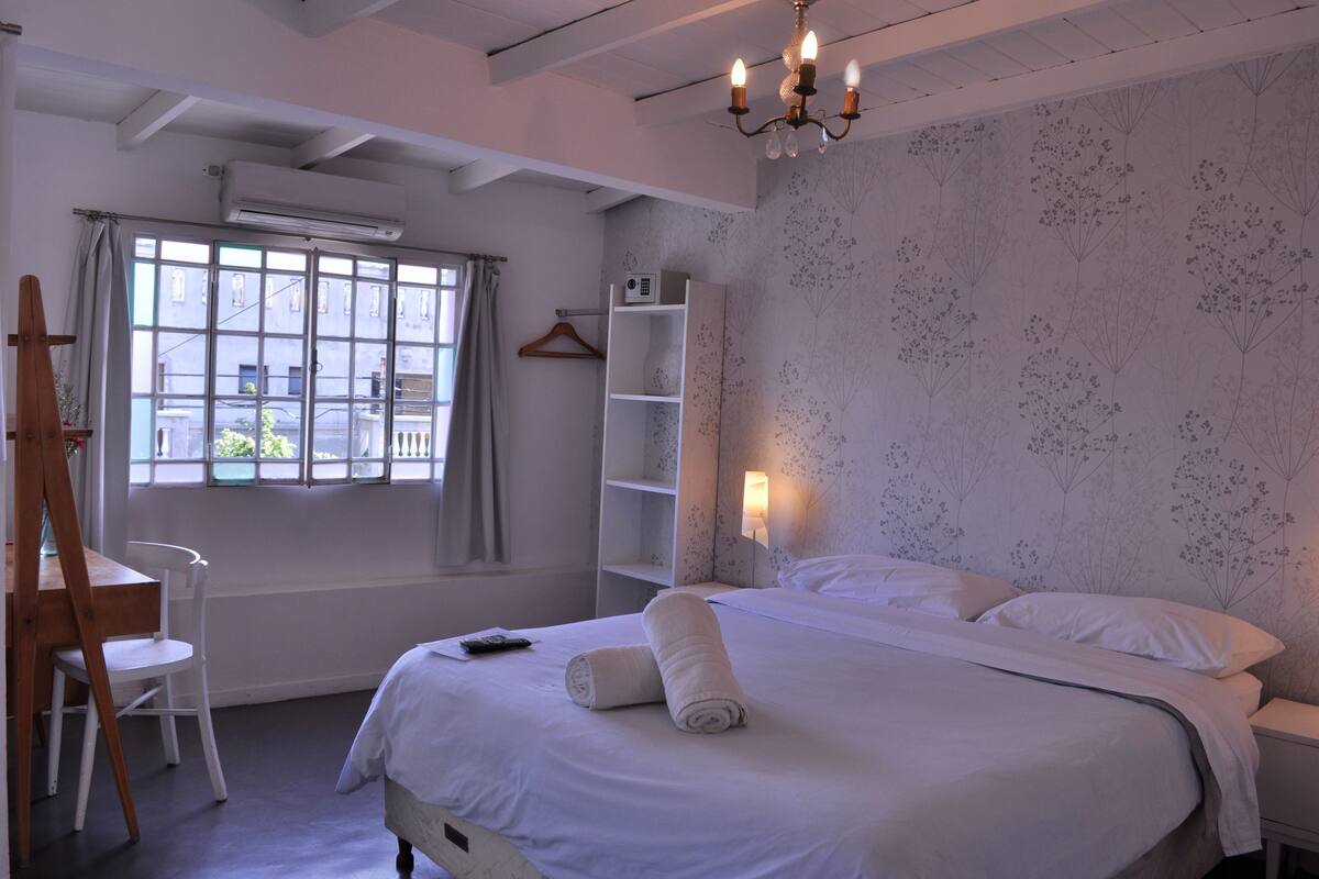 Habitación doble estándar | Ropa de cama de alta calidad y decoración personalizada