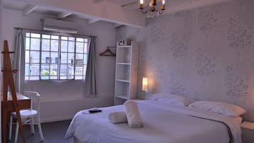 Standard Double Room | Peralatan tempat tidur premium, dihias secara berasingan
