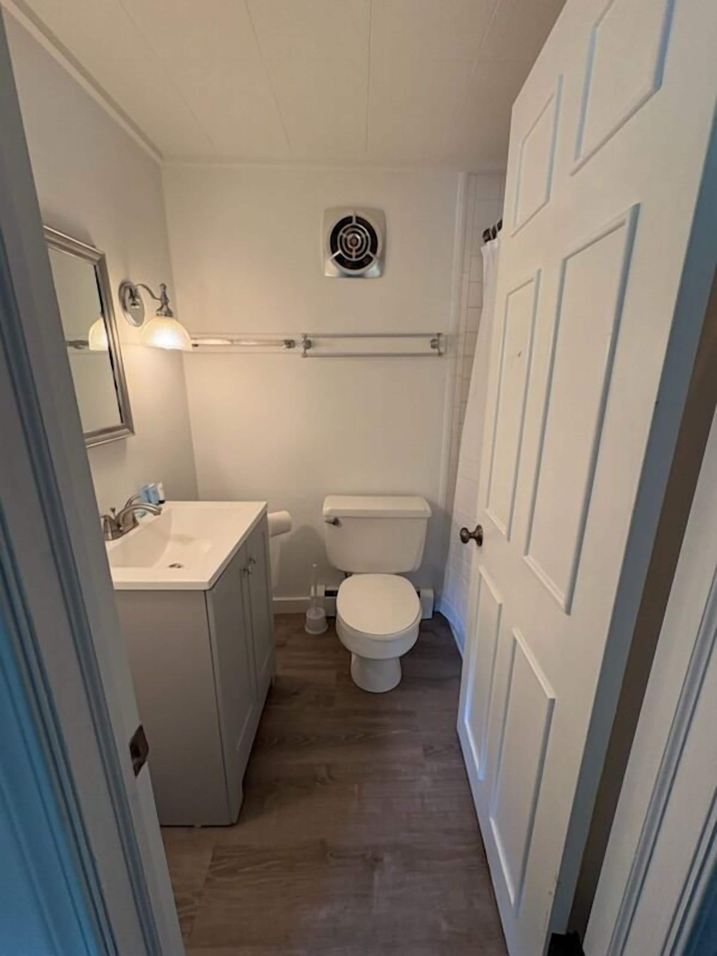 Kamar, 2 Tempat Tidur Queen | Kamar mandi | Shower, perlengkapan mandi gratis,  dan pengering rambut
