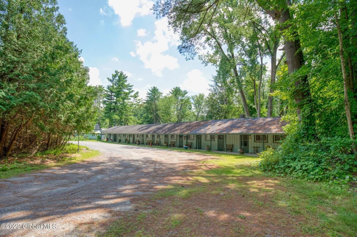 Saratoga Garden Motel