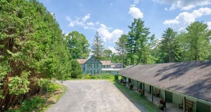 Saratoga Garden Motel