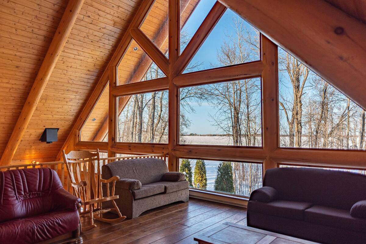 Chalet, 5 Bedrooms | Living area