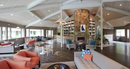 The Lodge at the Cove