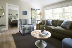 Individually decorated, individually furnished, iron/ironing board - The Lodge at the Cove (Kennebunkport)