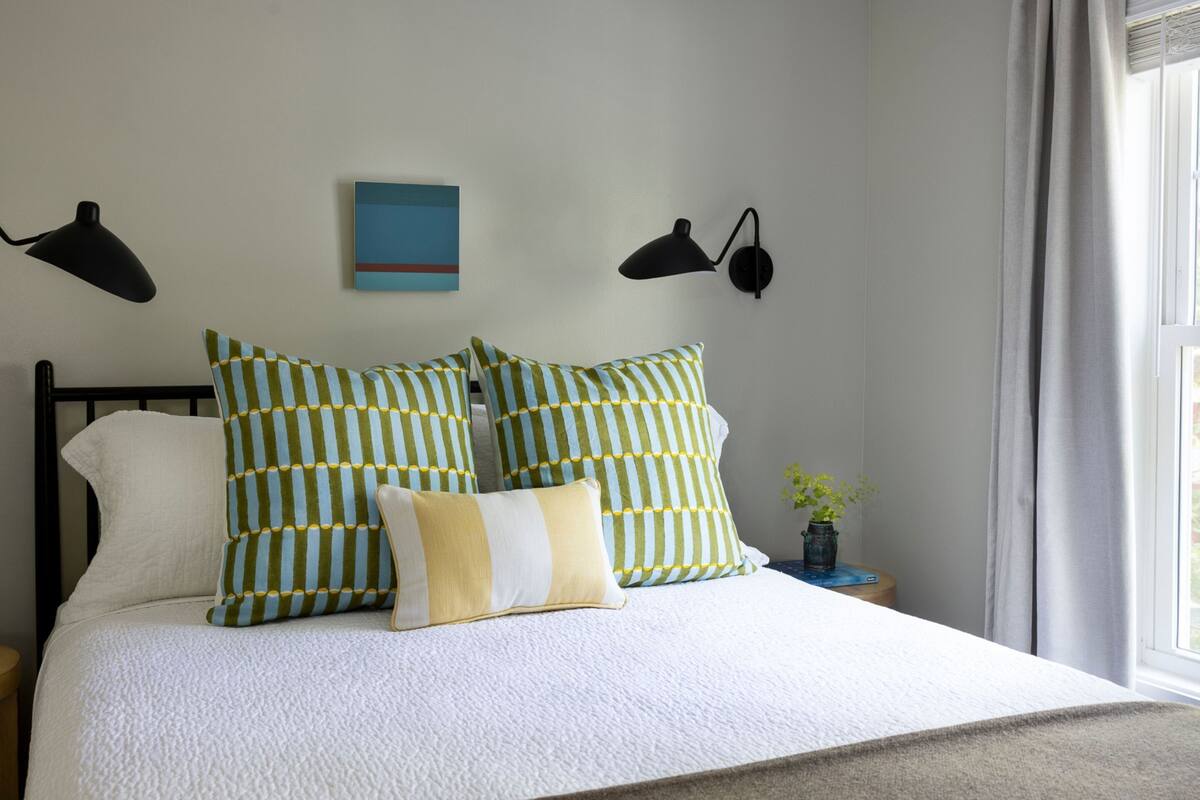 Cottage (Bayberry) | Individually decorated, individually furnished, iron/ironing board