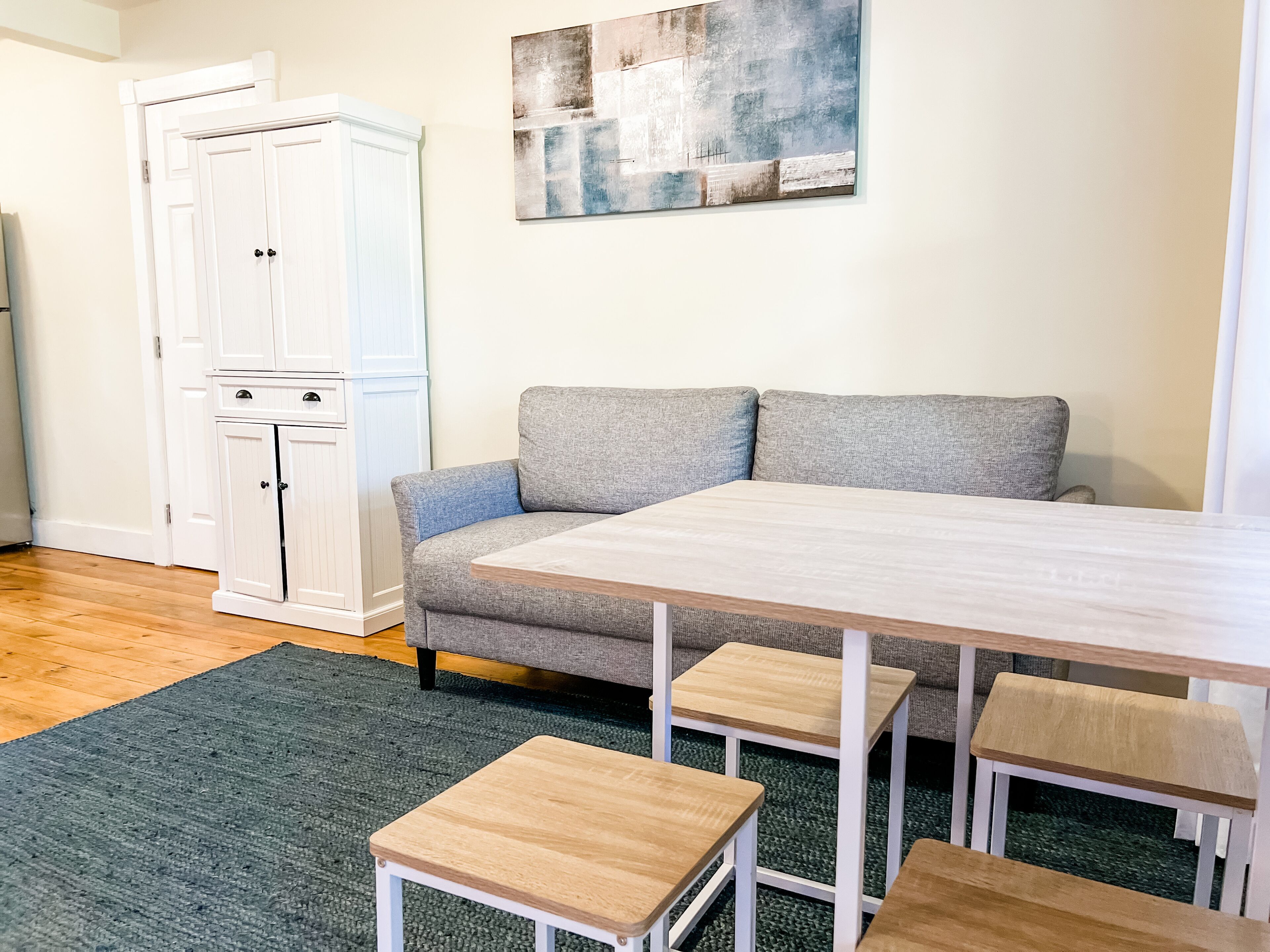 Premium Studio Suite, 1 Bedroom, Non Smoking, Garden View | In-room dining
