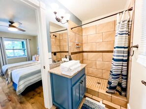 Bathroom - Upachaya (Roatan)