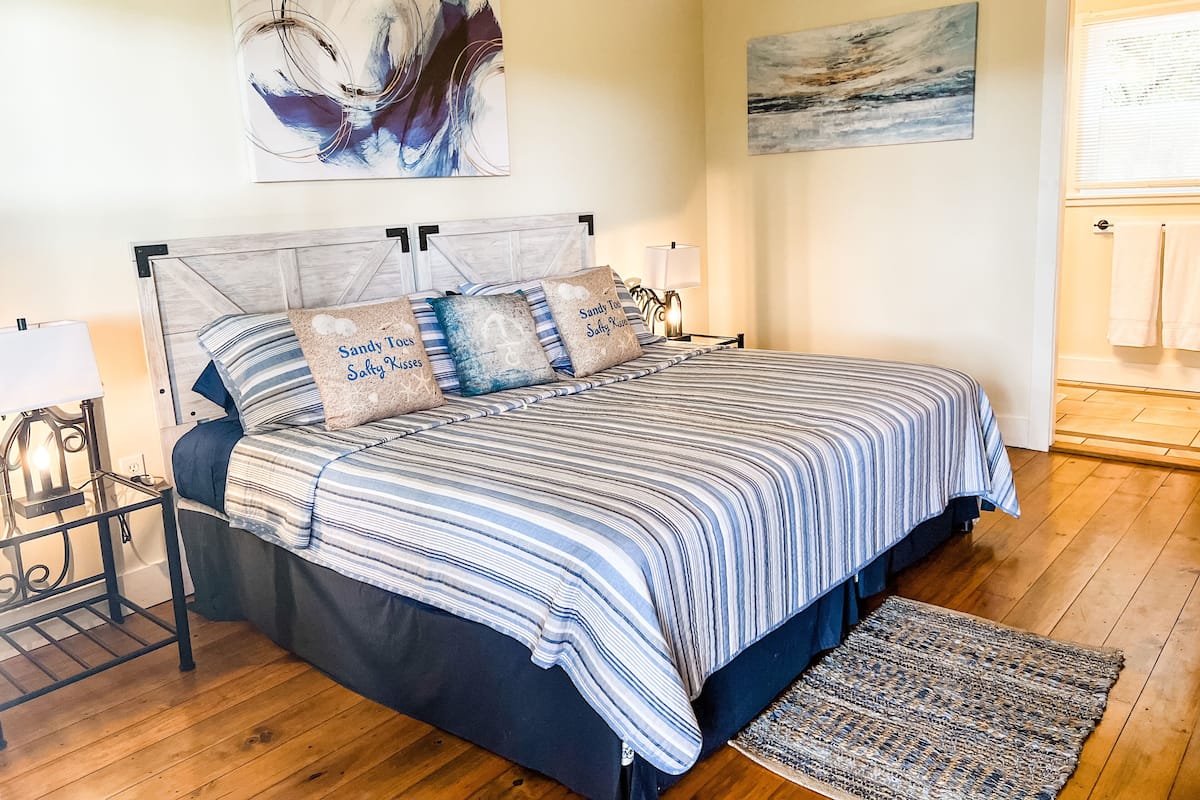 Classic Room, 1 Bedroom, Non Smoking, Garden View | 1 bedroom, individually decorated, individually furnished, bed sheets