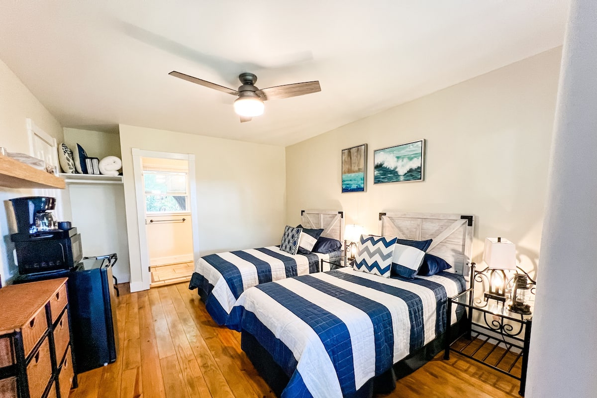 Signature Room, 1 Bedroom, Non Smoking, Garden View | 1 bedroom, individually decorated, individually furnished, bed sheets