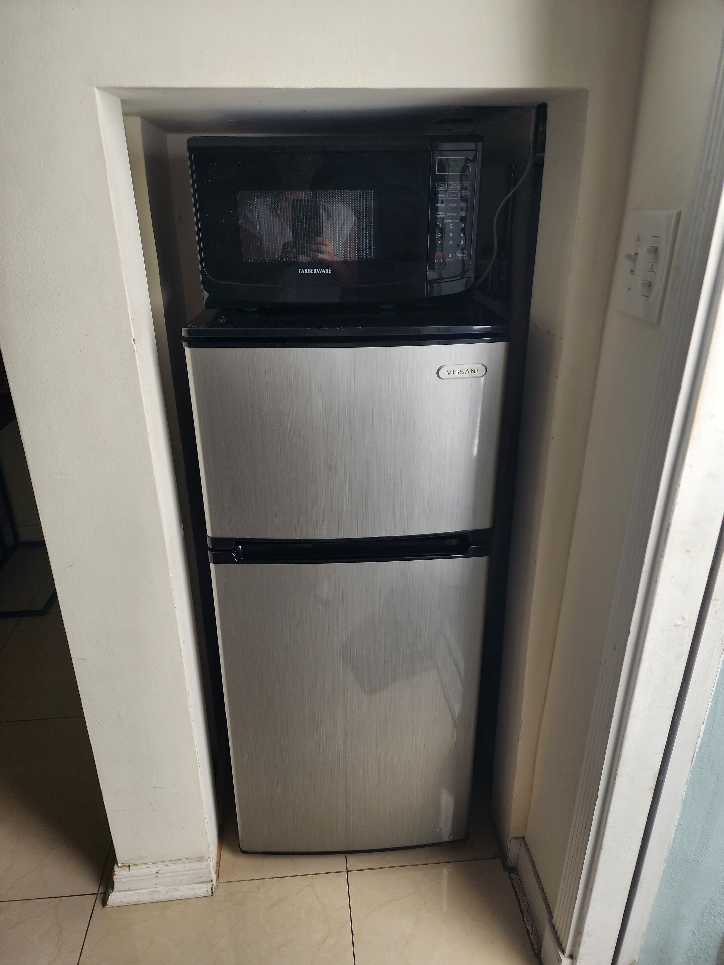 old town queen studio  | living area | flat-screen tv