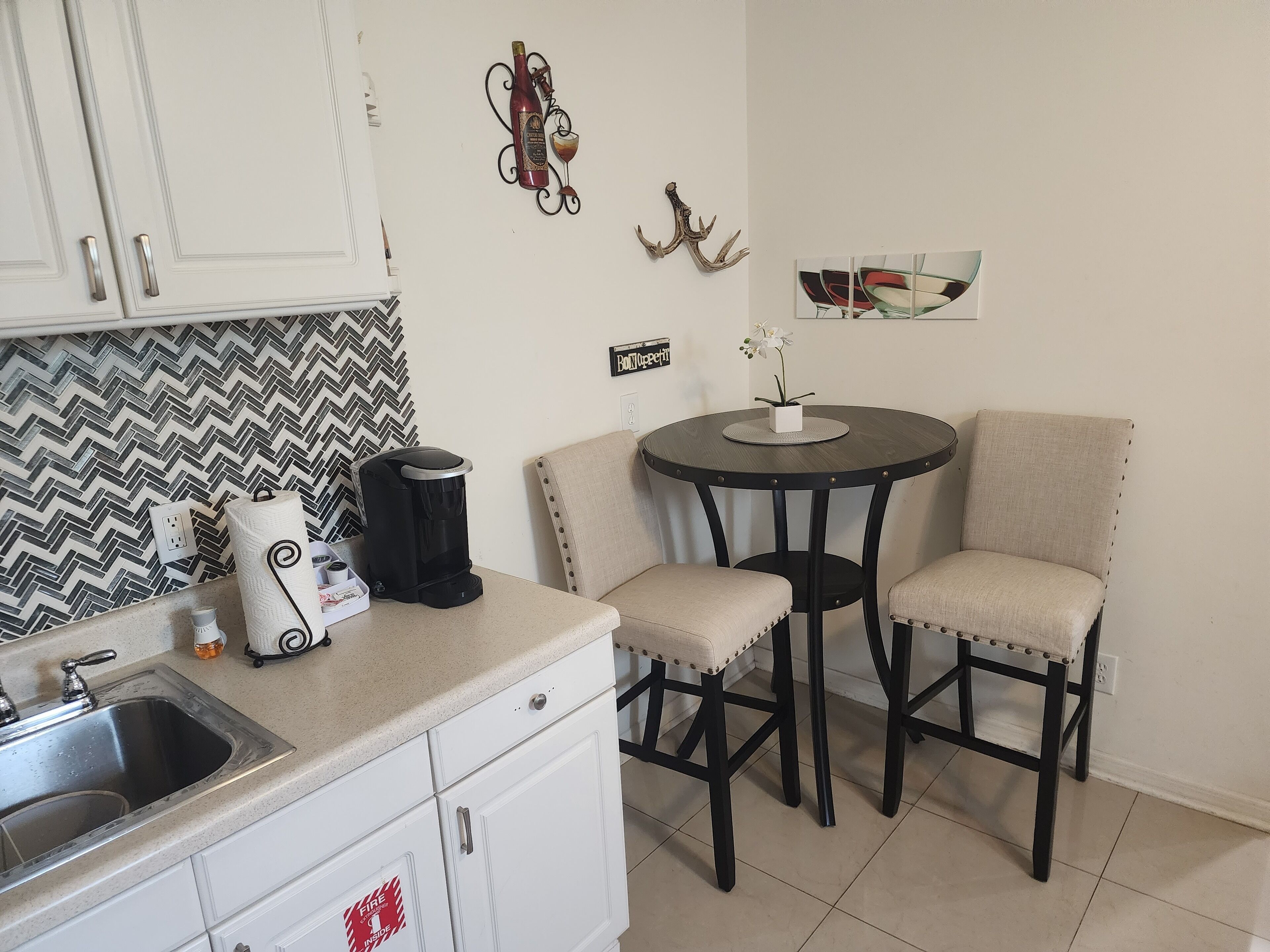 old town queen studio  | private kitchen | full-sized fridge, microwave, coffee/tea maker