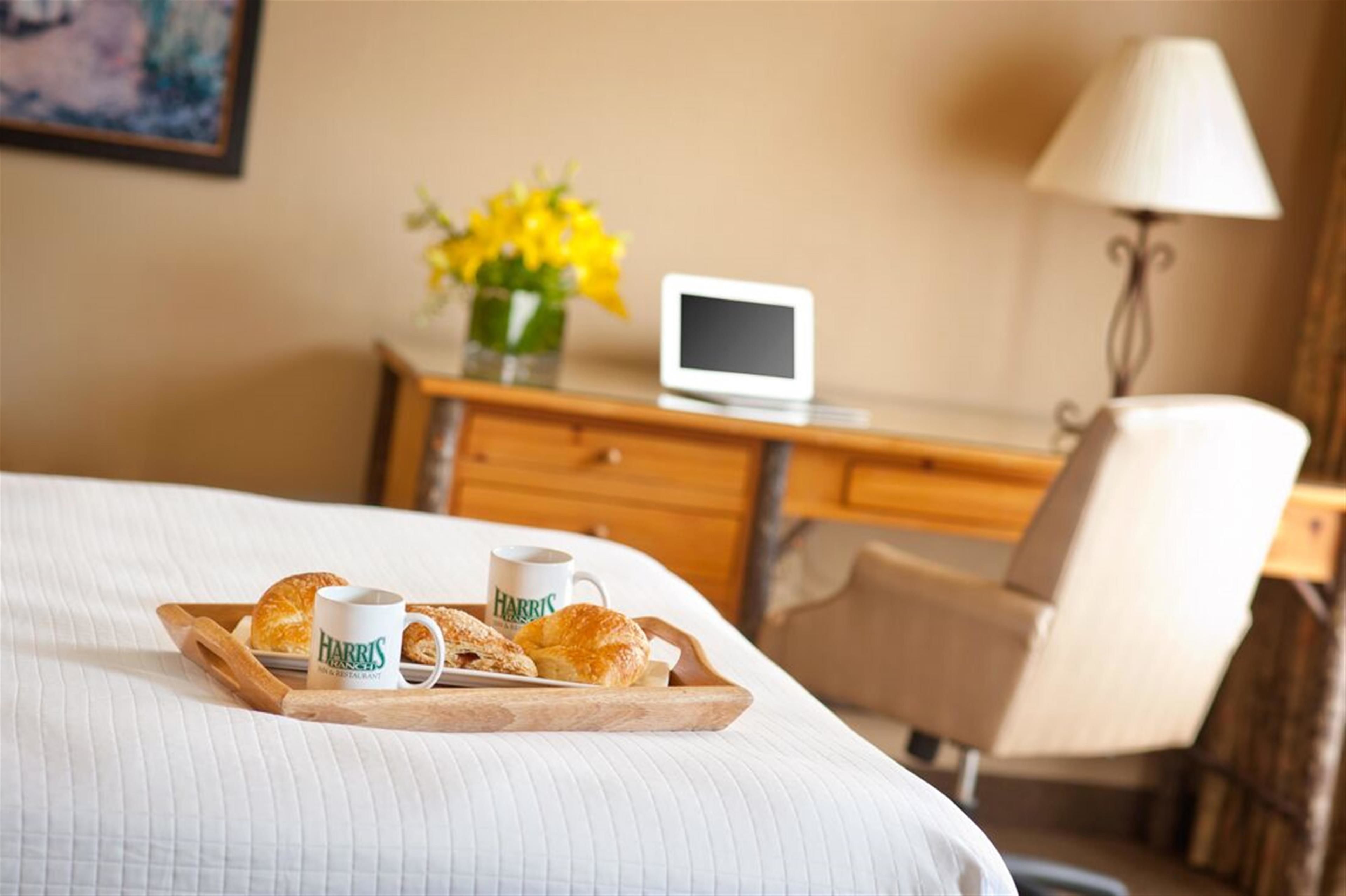 business room, 1 king bed, patio (or balcony) | room service – dining