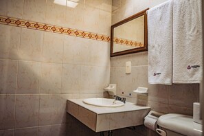 A bathroom with a sink, mirror, and towel rack. - Hotel Azucena (Huamantla)