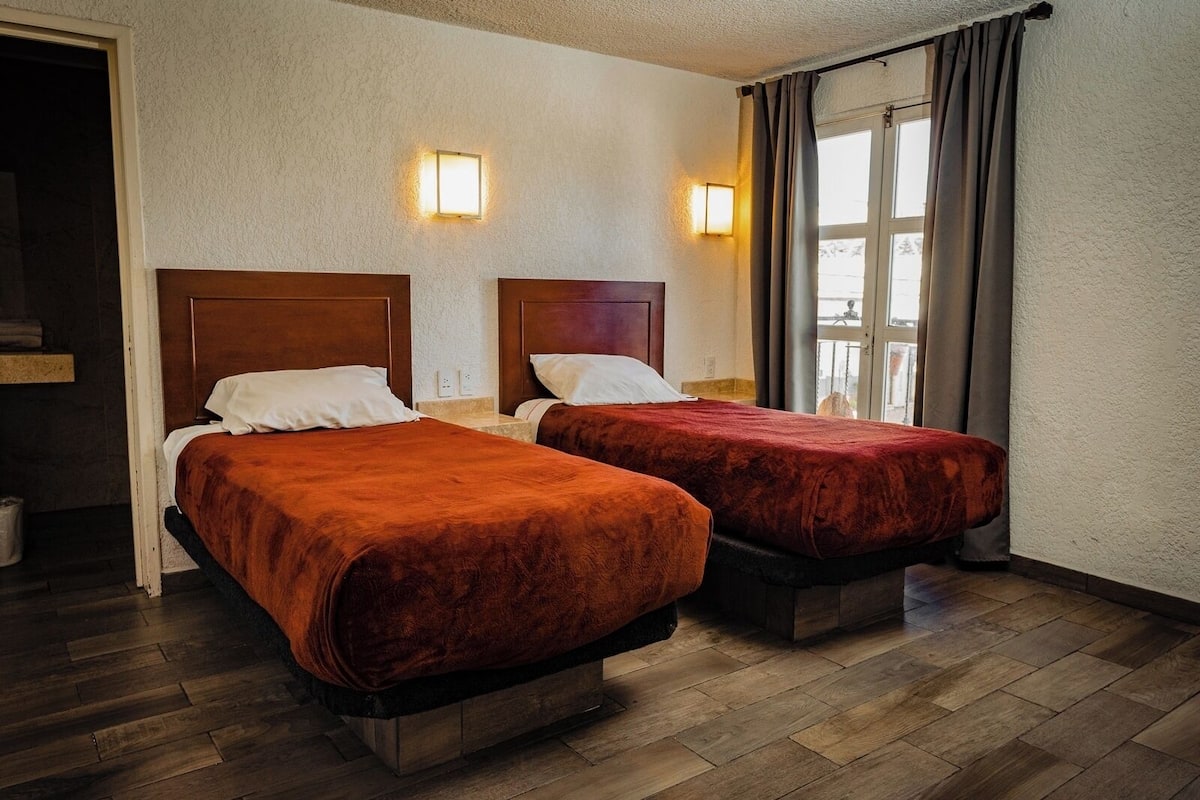 Business Double Room, 2 Queen Beds | 1 bedroom, in-room safe, free WiFi, bed sheets