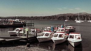 A marina with several boats docked at the pier. - YHA Ambleside - Hostel (Ambleside)