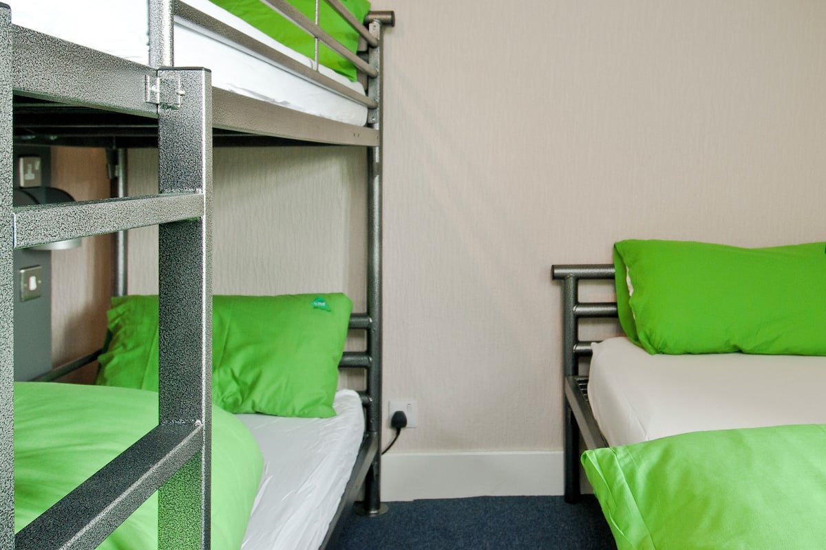 Room (Private, 3 Bed) | Bed sheets