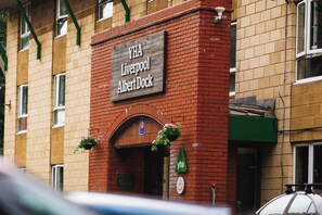 Unclassified image, 2 of 104, button - YHA Liverpool Albert Dock - Hostel (Liverpool)