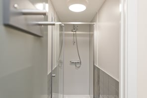 Shower - YHA Liverpool Albert Dock - Hostel (Liverpool)