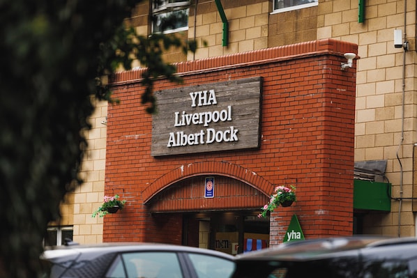 A brick building with a sign reading 'YHA Liverpool Albert Dock'. - YHA Liverpool Albert Dock - Hostel (Liverpool)