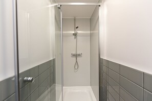 Shower - YHA Liverpool Albert Dock - Hostel (Liverpool)