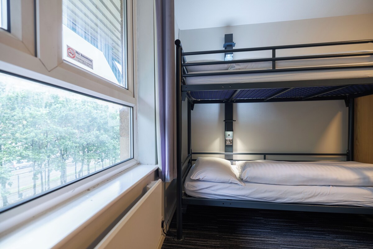 Room (4 Bed Double Private) | WiFi, bed sheets