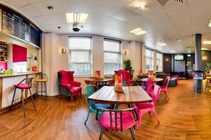 Dining - YHA London Thameside - Hostel (London)