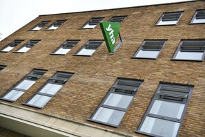 Exterior - YHA London Thameside - Hostel (London)