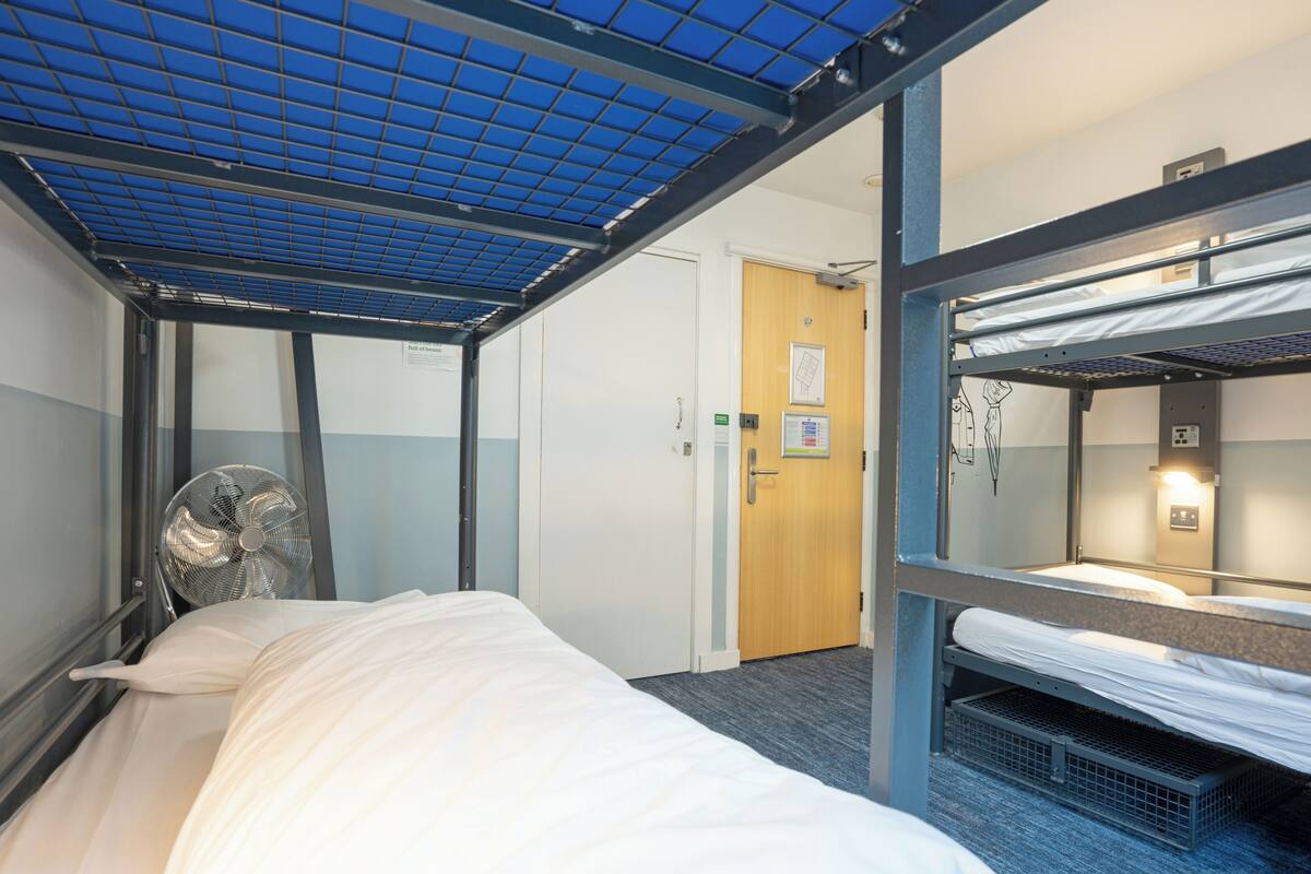 Four Bed Private Room Ensuite | Wi-Fi gratis