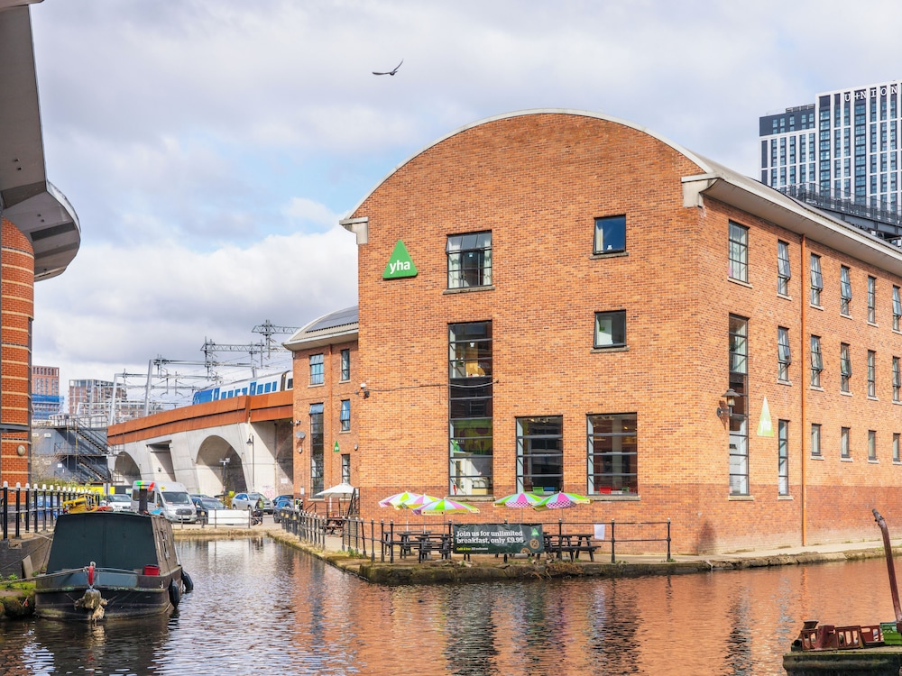 YHA Manchester Hostel by null