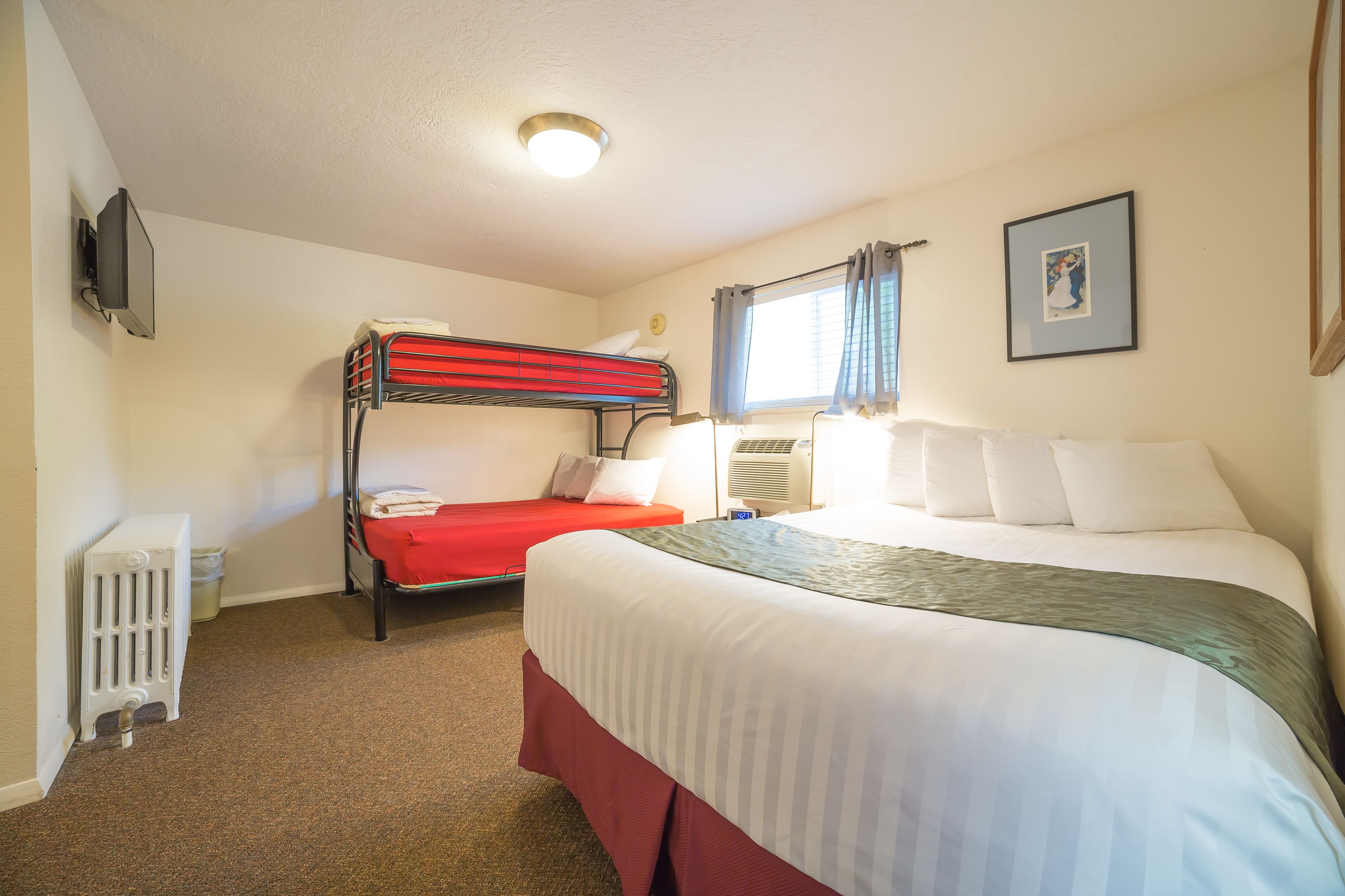 family room, multiple beds | blackout curtains, iron/ironing board, free wifi, bed sheets