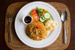 Free cooked-to-order breakfast  - Nyoman Sandi Guest House (Ubud)