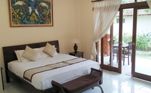 ห้องดีลักซ์ | มินิบาร์, ตู้นิรภัยในห้องพัก, โต๊ะทำงาน, ผ้าม่านกันแสง