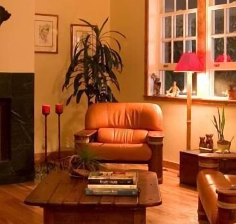 Ka'awa Loa Plantation by null