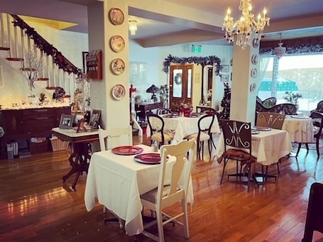 Interior. Honeycomb Bed & Breakfast