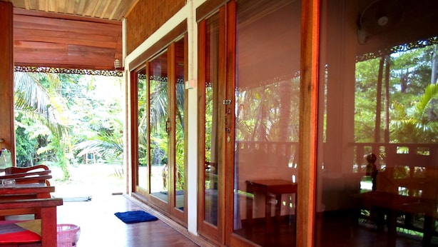 Unclassified image, 1 of 34, button - Nung House Khao Sok (Phanom)