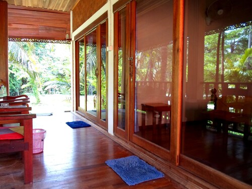 Nung House Khao Sok