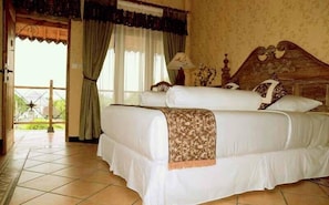 Premium bedding, in-room safe, desk, free WiFi - Omah Sinten Heritage Hotel & Resto (Surakarta)