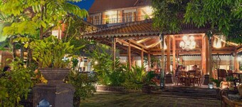 Omah Sinten Heritage Hotel & Resto