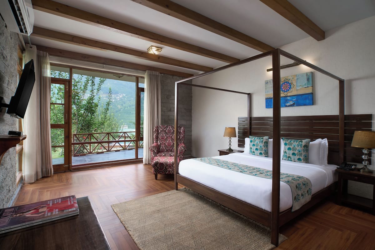 Deluxe Garden & Mountain View | 1 camera, biancheria da letto di alta qualità, una cassaforte in camera