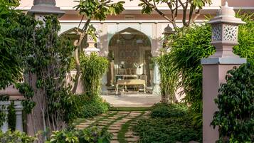 1 bedroom, premium bedding, memory-foam beds, minibar