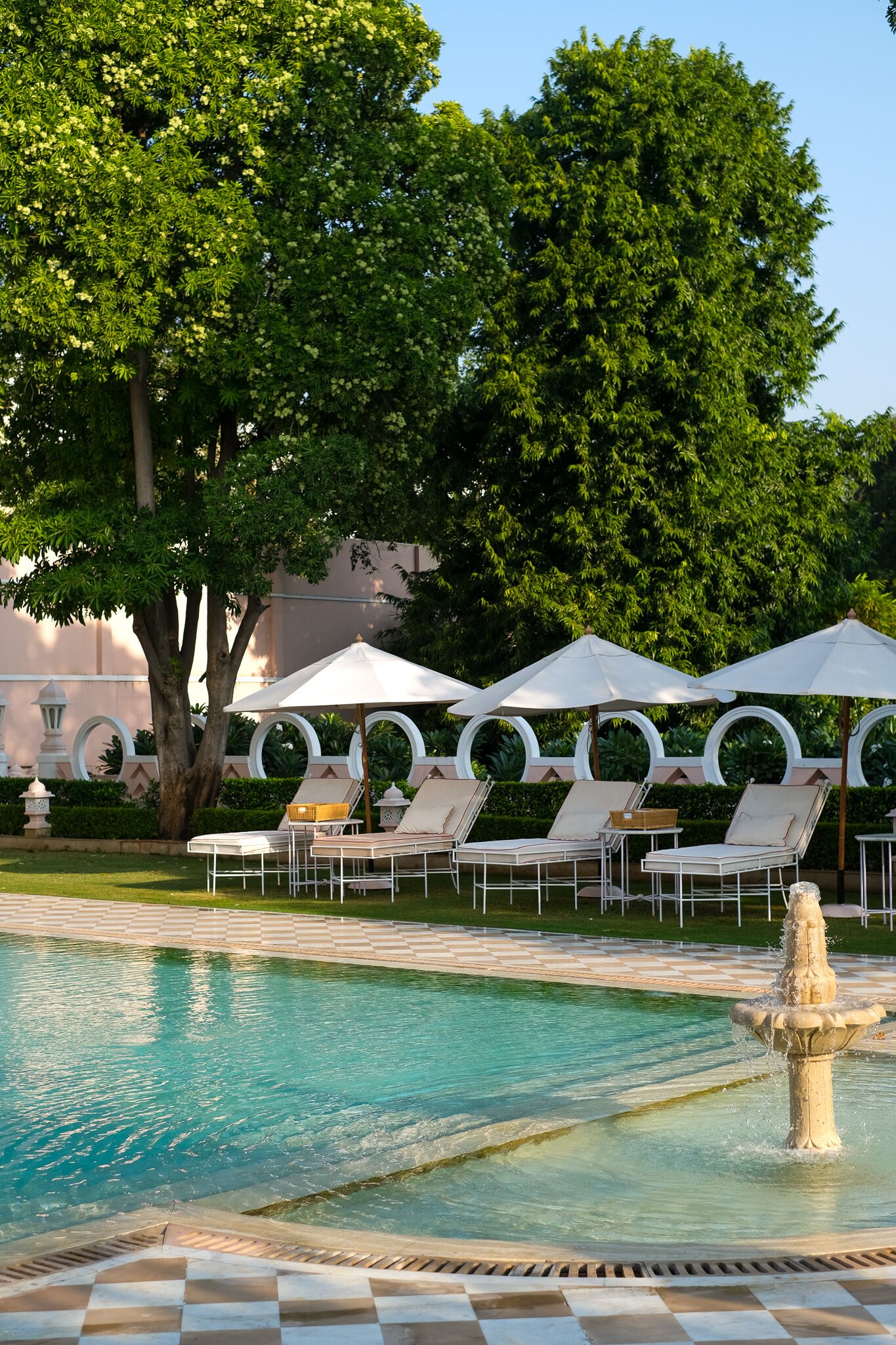 Una piscina al aire libre (de 07:00 a 19:00), tumbonas