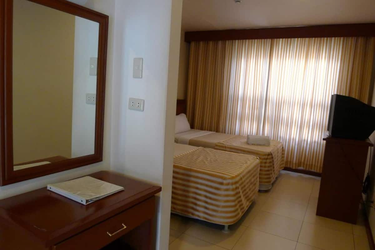 deluxe room | bed sheets