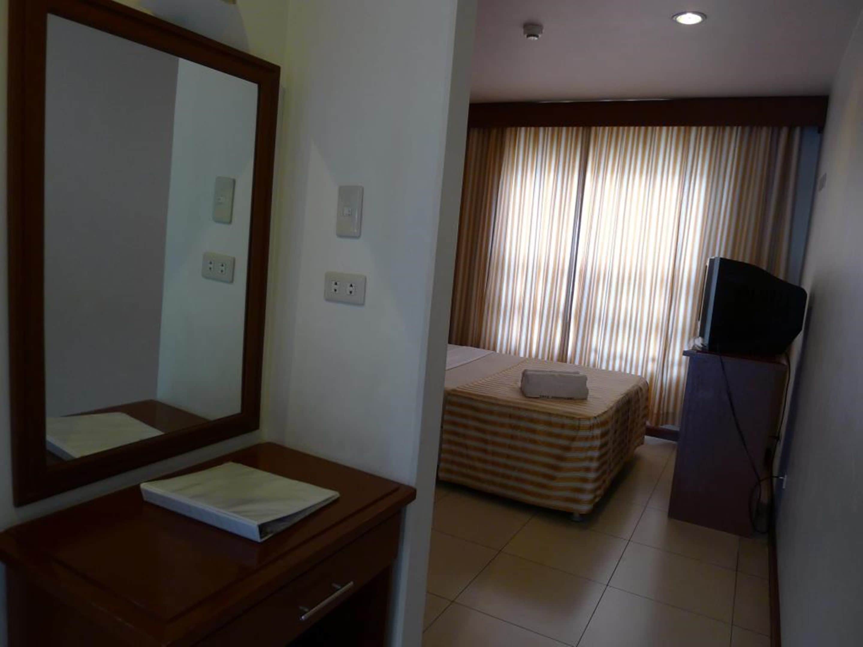 deluxe room | bed sheets