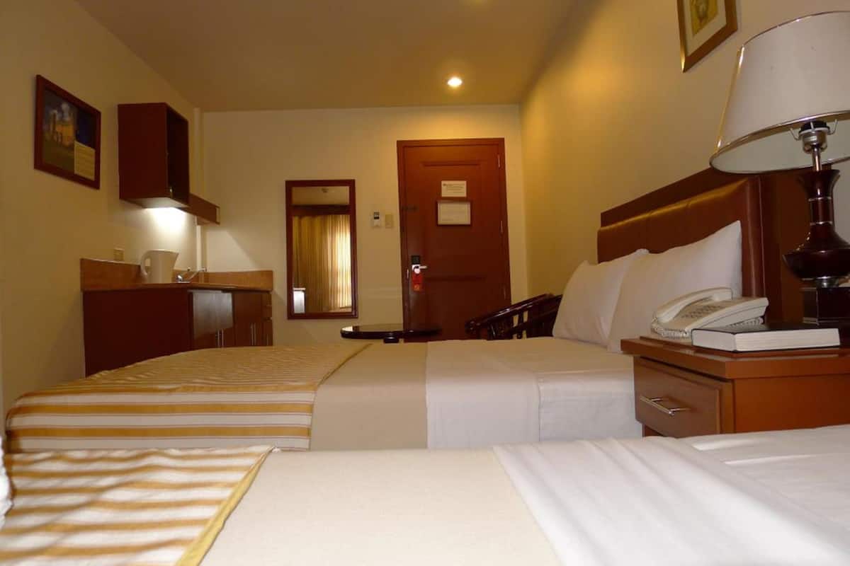 deluxe room | bed sheets