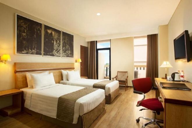 Premium bedding, in-room safe, desk, soundproofing