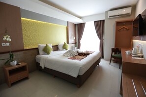 Deluxe Room, 1 King Bed | Desk, rollaway beds, free WiFi - Loji Hotel Solo by Wstay (Surakarta)