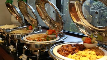 Petit déjeuner buffet servi tous les jours en supplément