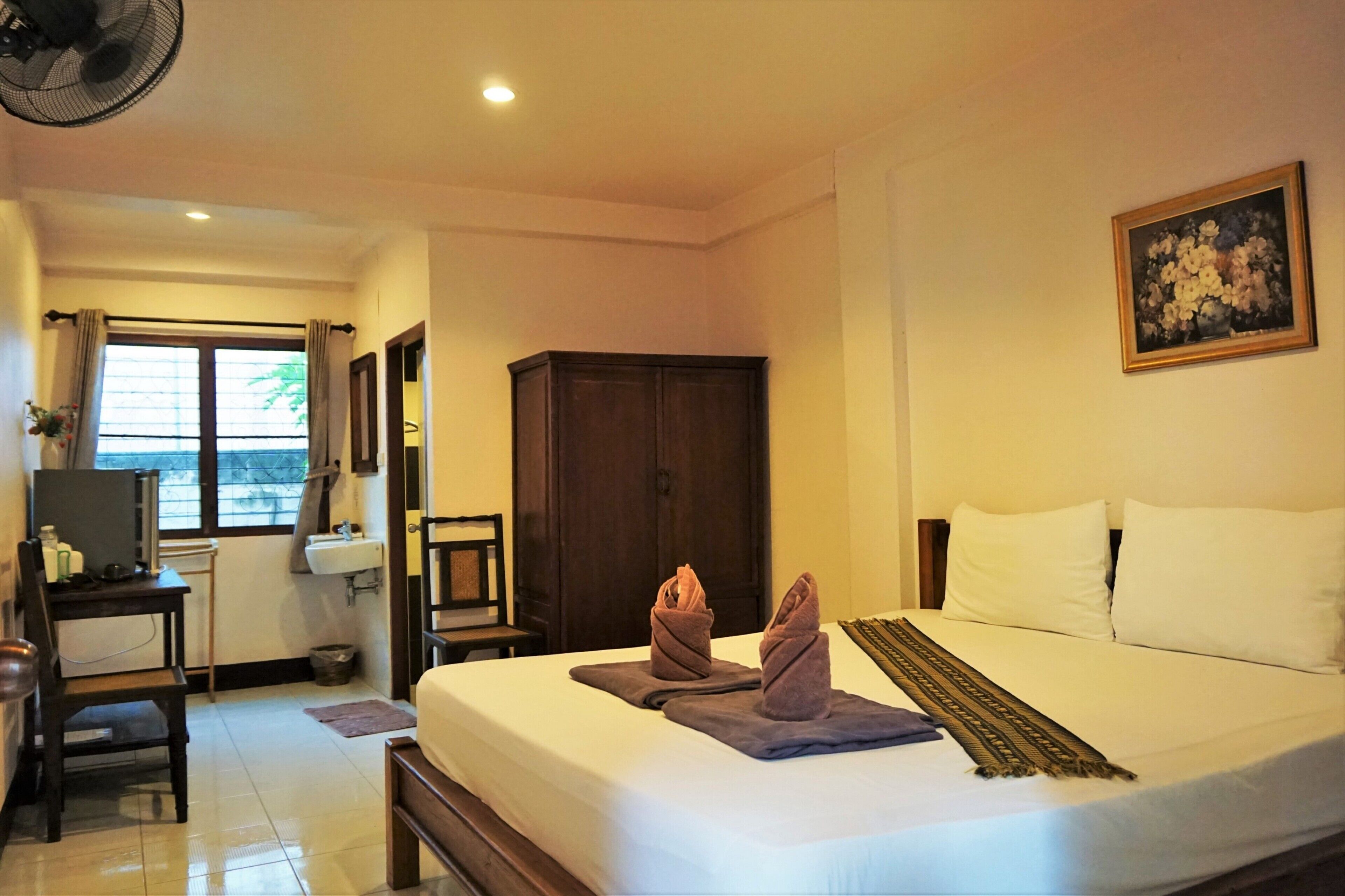 Superior-Doppelzimmer (With Fan) | Schreibtisch, kostenloses WLAN, Bettwäsche