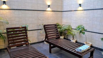 Una piscina cubierta